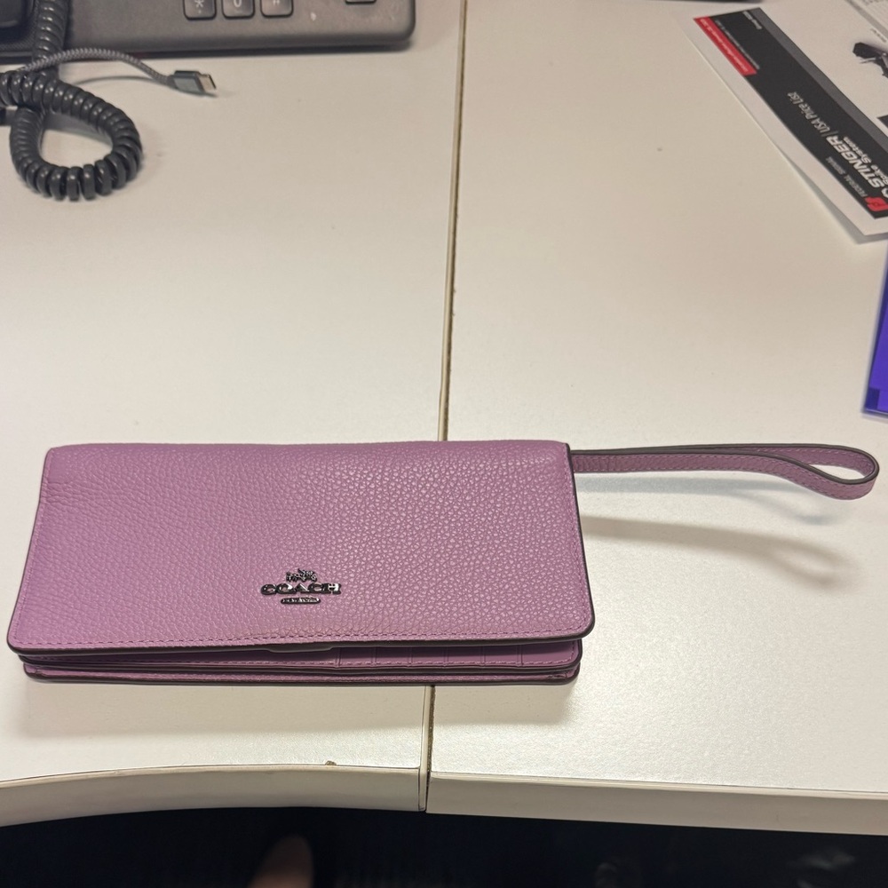 Euc COACH pink/light purple Slim wallet/wristlet perfect for Spring🌸🌸🌷🌺💐